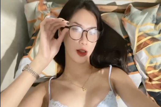 Đẹp gái mông lớn làm anh cứng ngắc lúc đêm về