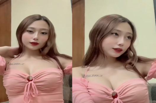 Kín đáo gặp bạn thân người yêu trong phòng tắm